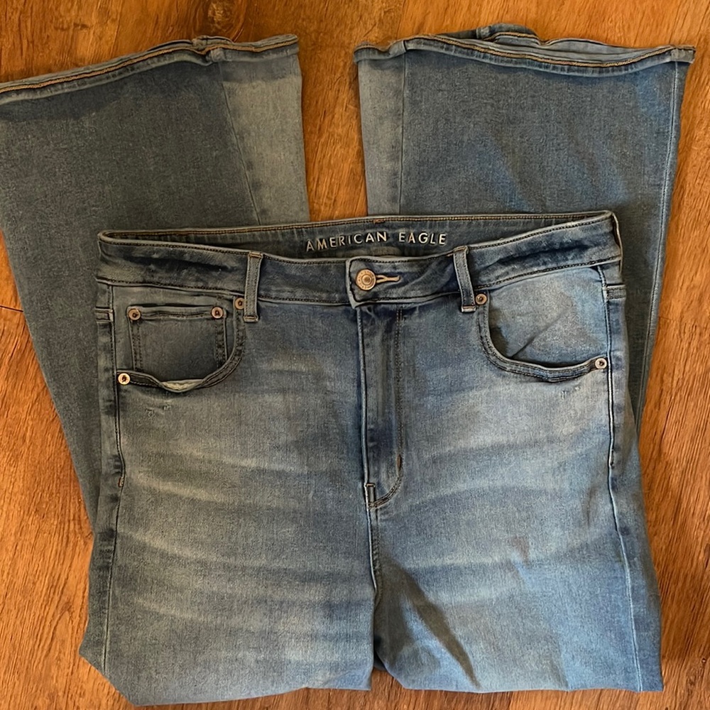 American Eagle Jeans Next Level Stretch Super Hi-Rise Crop Flare. Size 14 short